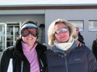 davos_damen Sile mit Sandra geben ein Pischa-L�cheln